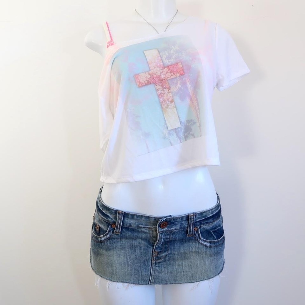floral cross graphic cropped t shirt raw hem